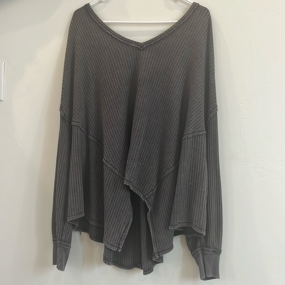 free people coraline thermal in black/charcoal! 💗💗